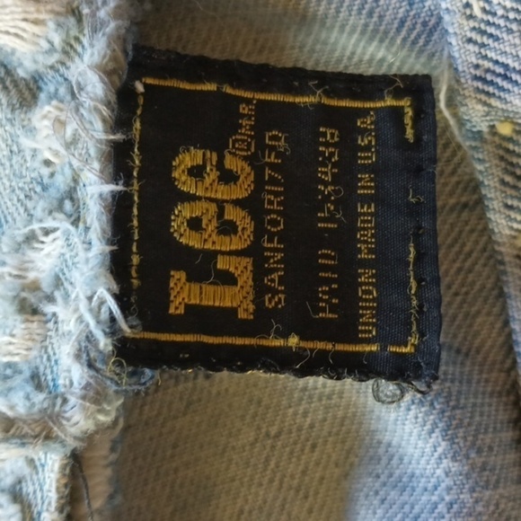 VINTAGE/ retro distressed Lee jean jacket. See measurements. Couple stains. - Picture 13 of 16